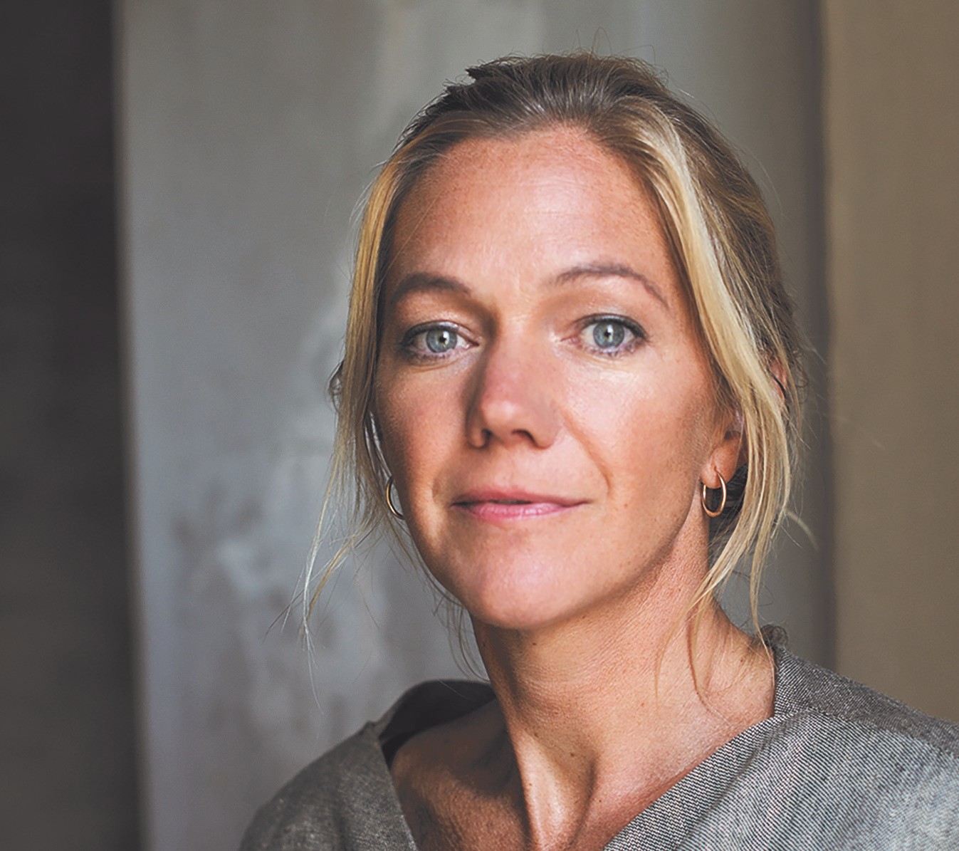 Hat einen Nerv getroffen: „Die Geschichte der Bienen“ von Maja Lunde bringt deutschsprachigen Lesern seit 2017 die Dramatik des Klimawandels anhand von drei Lebensgeschichten aus drei Zeiten nahe. Im buchreport-Interview begrüßte die norwegische Autorin kürzlich, dass „das grüne Denken endlich in der Breite angekommen“ sei. Sie erwartet in naher Zukunft mehr Gesellschaft im Themenfeld der sogenannten Climate Fiction: „Die wachsende Sorge ums Weltklima und die Umweltzerstörung wird sich bald in allen Bereichen der Kunst widerspiegeln. Ich glaube, dass uns eine große grüne Welle in der Literatur bevorsteht.“ Selbst hat Lunde zuletzt im Oktober 2019 ihren dritten Klimaroman „Die Letzten ihrer Art“ vorgelegt. (Foto: OdaBerby)