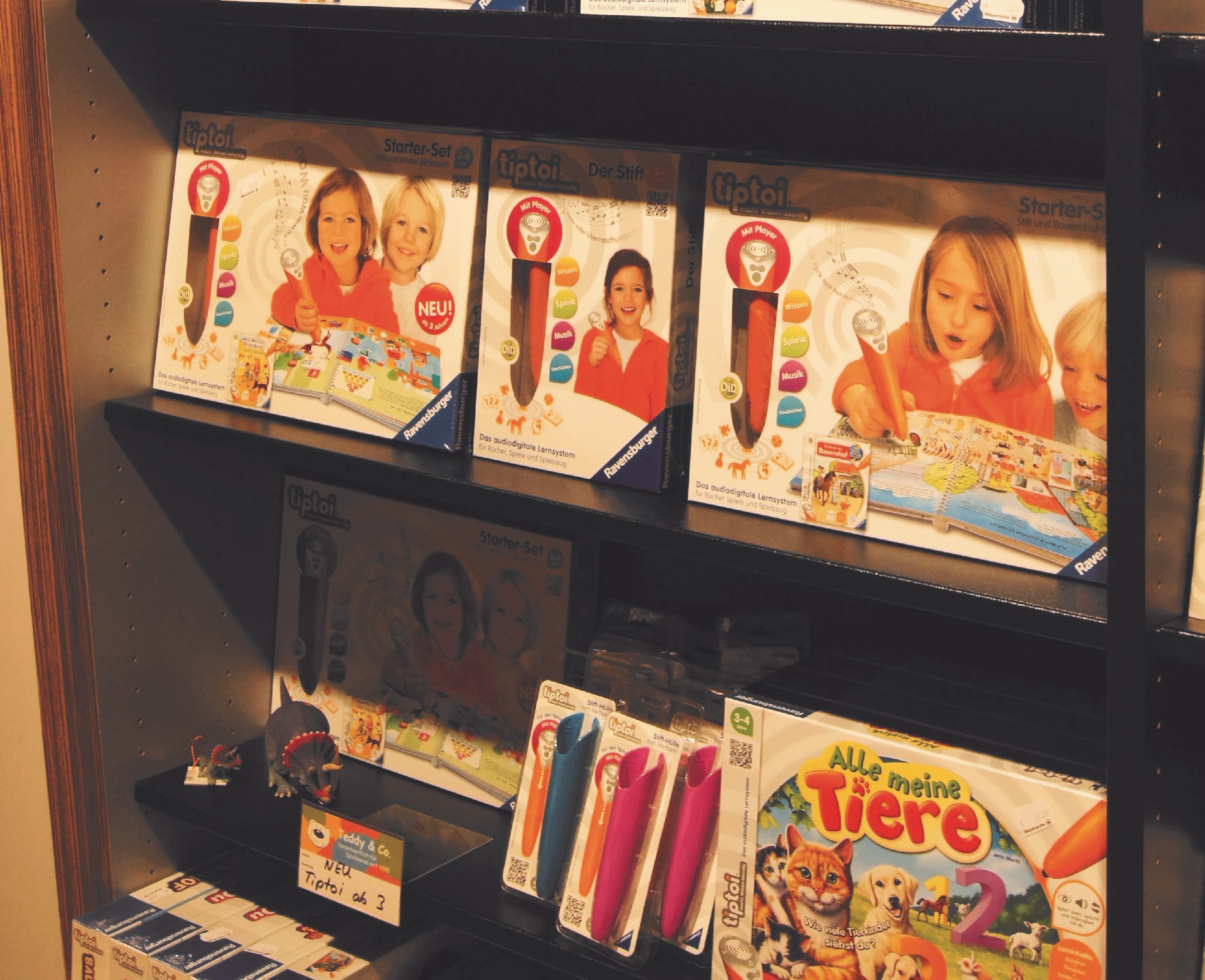 Vorreiter der Lernstifte: Ravensburger hat seinen TipToi 2010 auf den Markt gebracht. Zu der Zeit war der Stift eine Neuheit im Lernspielsegment, Nach‧ahmer folgten. Seitdem bringt die Unternehmensgruppe fortlaufend neue, kompatible Produkte auf den Markt. (Foto: buchreport/TW)