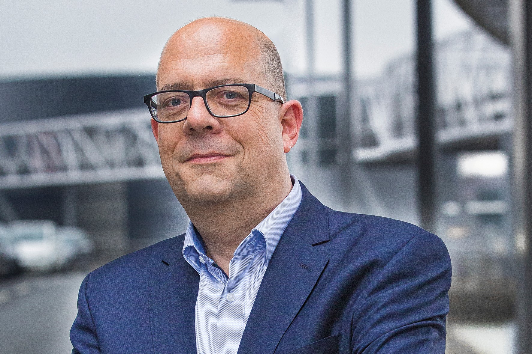 Jens Löbbe ist Dipl. Wirtschafts-Ing., berät und begleitet seit mehr als 25 Jahren Verlage und Medienunternehmen in den Bereichen Innovation, Technologie und Organisationsentwicklung. Er ist geschäftsführender Gesellschafter der 2017 gegründeten Argestes Managementberatung, systemischer Organisationsberater, Dozent an der Hamburg Media School und zertifizierter Trainer für Business Model Generation. (Foto: Claudia Masur)