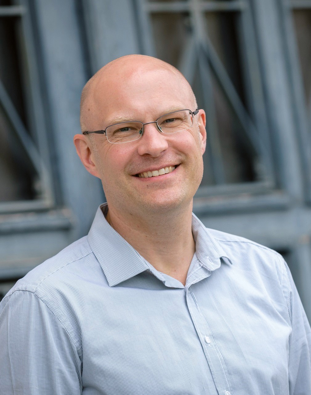 Edgar Rodehackist Organisationsberater und Coach. Stationen: Ausbildung zum Buchhändler geisteswissenschaftliches Studium und gleichzeitiger Einstieg in die Verlagsbranche (dtv) Studienabschluss und Auslandsaufenthalt in Irland mit internationaler Vertriebs- und Projekterfahrung in der IT-Branche. Wiedereinstieg in die deutsche Verlagsbranche mit mehreren vertriebs-, service- und IT-nahen Positionen als Projektleiter, Key-Account-Manager, Abteilungsleiter (Holtzbrinck, Bonnier). Seit 2013 branchenübergreifend freiberuflich als Unternehmensberater aktiv – rodehack.de (Foto: Jan Ingenhaag)