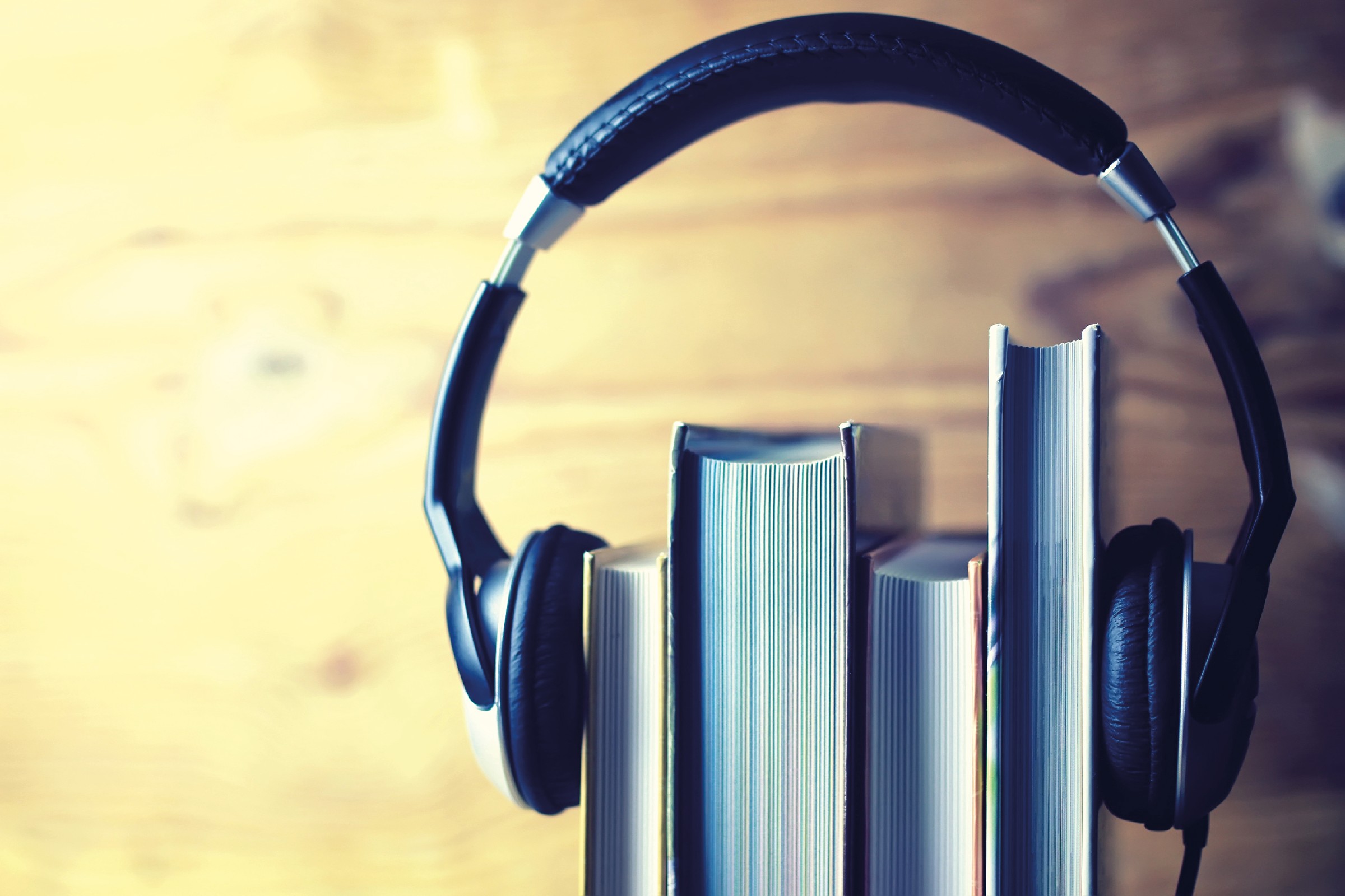 Corona hat den digitalen Hörbuch-Konsum gepusht: Insgesamt habe sich die Zahl der gehörten Stunden 2020 gegenüber dem Vorjahr fast verdreifacht, hat etwa BookBeat analysiert. (Foto: 123rf.com/Kichigin Aleksandr - Russian Federation)