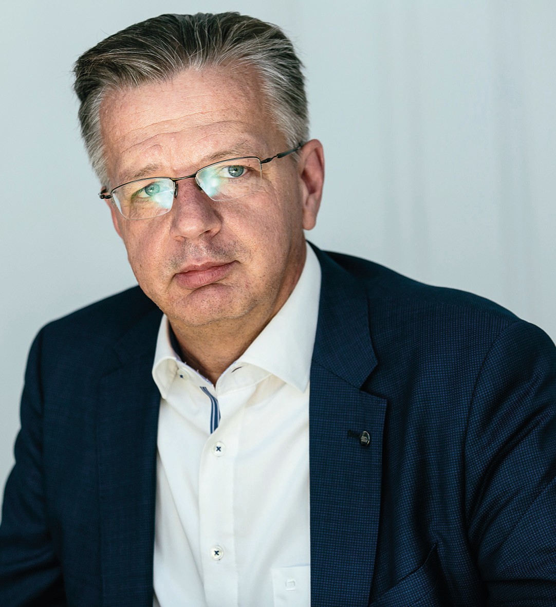 Schlägt Alarm: Torsten Löffler, Geschäftsführer von Dr. Eckert und Vorsitzender des Verbands Deutscher Bahnhofsbuchhändler, zeichnet ein düsteres Bild vom Geschäft am Gleis. (Fot: Gyarmaty Ugde)