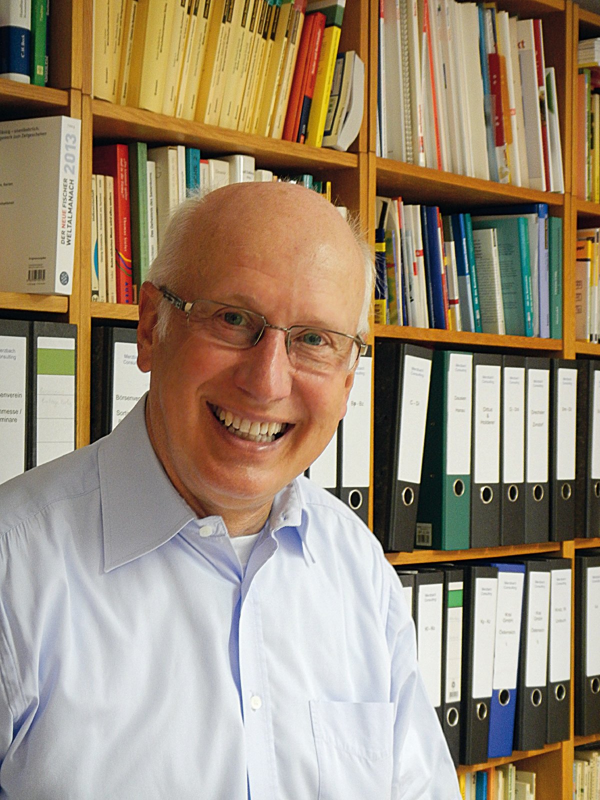 Branchenexperte: Joachim Merzbach ist seit 44 Jahren im Buchhandel tätig, in den vergangenen 25 Jahren als selbstständiger Unternehmensberater für den Buchhandel mit betriebswirtschaftlichem Schwerpunkt. Zuvor war er 11 Jahre Dozent an der Buchhändlerschule, Redaktionsleiter Berufliche Bildung bei Klett sowie Geschäftsführer des Gehlen Verlags. Neben der Betreuung seiner Erfa-Gruppen sind Nachfolgeregelungen sein aktuelles, hauptsächliches Aufgabengebiet. (Foto: privat)