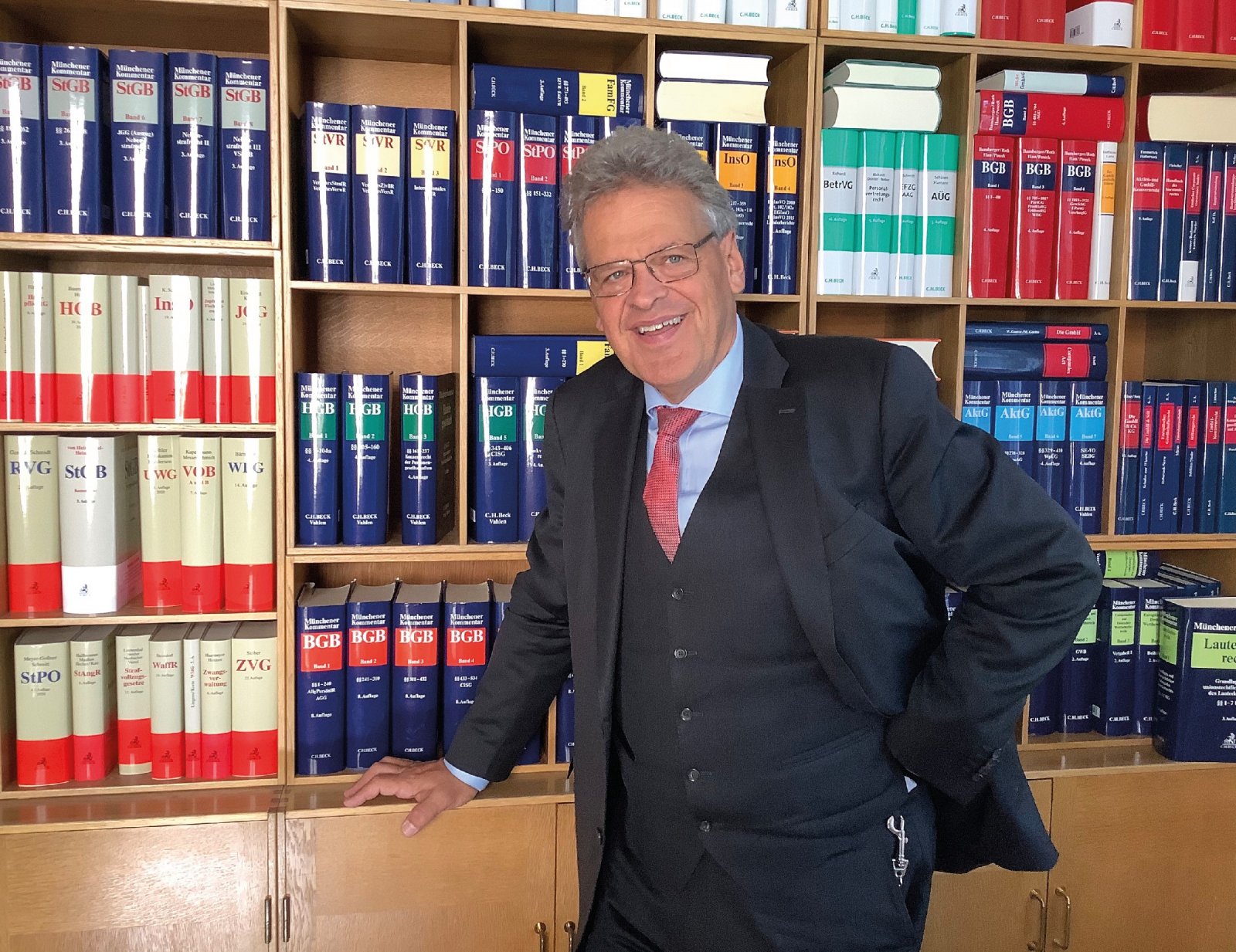 Steuert das Programm: Der Jurist Klaus Weber (64) war zunächst im Staatsdienst aktiv, bevor er im Jahr 2000 zum Verlag C.H. Beck wechselte. Seit 2011 ist er Mitglied der Geschäftsleitung und verantwortlich für das juristische Lektorat. (Foto: C.H. Beck)