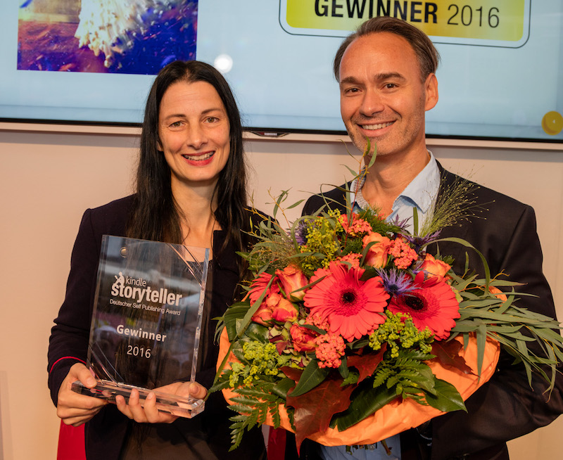 Gewinner Halo Summer und Andreas von der Heide, Director Kindle Content Deutschland