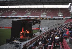 Ungewöhnliche Lesungsorte gehören zum Konzept: 2016 lockte die Lit.Cologne auch ins Stadion des 1. FC Köln (Foto: Ast/Jürgens).