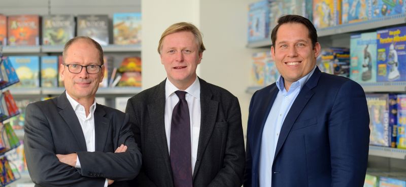 Heiko Windfelder (Programmleiter Spielware und Mitglied der Geschäftsleitung), Michael Fleissner (Geschäftsführer Kosmos) und Matthias Kienzle (Marketing- und Vertriebsleiter und Mitglied der Geschäftsleitung) führen den Verlag künftig gemeinsam an (Foto: Kosmos).