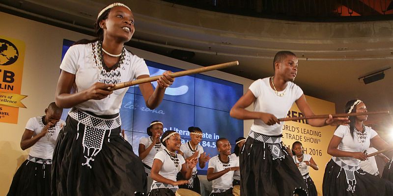Das diesjährige ITB-Gastland Botswana hat sich bei der Abschlussfeier im Vorjahr mit Musik und Tanz vorgestellt (Foto: Messe Berlin).