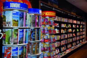 MairDumont pflegt im Handel einen markenstarken Auftritt mit verkaufsfördernder Strahlkraft. „Die Käufer von Marco-Polo-Reiseführern geben im Schnitt doppelt so viel Geld für Bücher aus wie der durchschnittliche Buchkäufer“, wirbt Steffen Rübke, Geschäftsführer Marketing und Vertrieb (Foto: Mayersche Buchhandlung in Dortmund).