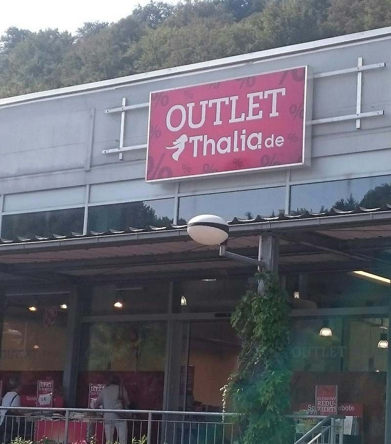 Weiterführung als Resterampe: Thalia führt unter dem Logo „Thalia Outlet“ bundesweit insgesamt drei Flächen, auf denen Restposten mit nicht-preisgebundener Ware wie PBS-Artikel, Spielwaren, CDs und DVDs angeboten werden (Foto: Outlet in Freital). Aktuell wird die Filiale in Oberhausen als Outlet weitergeführt. (Foto:Thalia)
