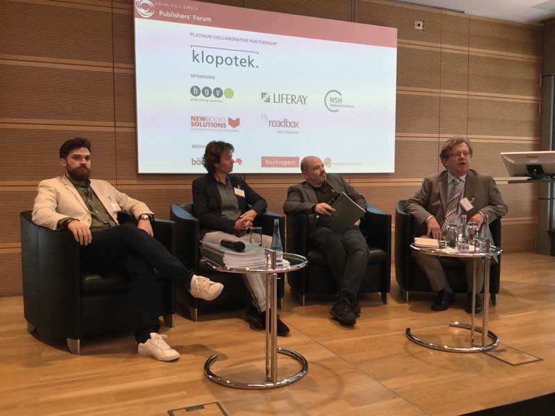 Eines der Marktforscher-Panels auf dem Publishers’ Forum (v.l.): Deniz Ulucan (Media Control), Susan Breeuwsma (Centraal Boekhuis), Enrico Turrin (FEP) und Rüdiger ‧Wischenbart. (Foto buchreport/TW)