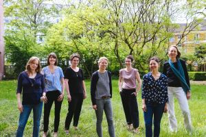 Frauenpower fürs neue Programm: Julika Jänicke (Verlagsleiterin Sachbuch), Marieke Schönian (Programmleiterin), Rosa Lehmann (Produktmanagerin), Bettina Kubik (Werbeleiterin), Meike Blatnik (Presse),Alexandra Krishnabhakdi (Programmleiterin) und Anne Gentes (Vertrieb, v.l.) arbeiten zusammen an Ullstein leben (Foto: Nadine Städtner).