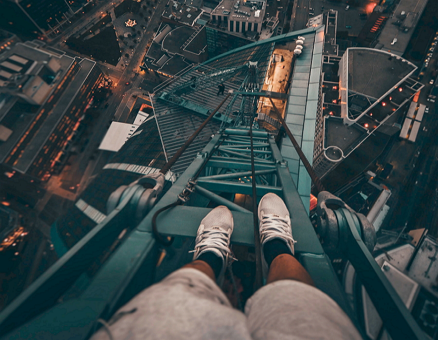 Wenn der Arbeitsplatz zum Abgrund wird... Foto: Unsplash. Wenn der Arbeitsplatz zum Abgrund wird... Foto: Unsplash.
