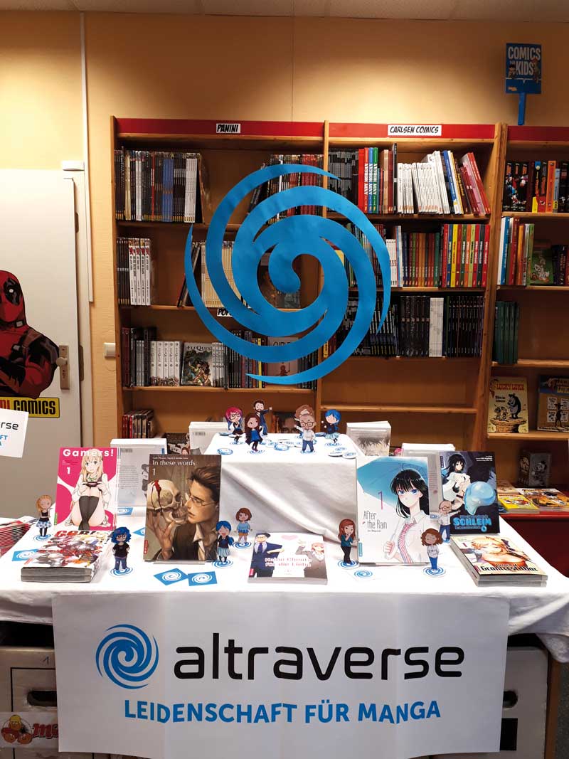 Im Handel angekommen: Der neue Manga-Verlag Altraverse bemüht sich um eine Sichtbarkeit im stationären Handel, indem er beispielsweise zum Start des Herbstprogramms 2018 einen Dekorationswettbewerb ausgerufen hat. Einer der Gewinner: die Comic Combo Leipzig. Die bislang absatzstärksten Serien des Verlags sind „Meine Wiedergeburt als Schleim in einer anderen Welt“ und „Goblin Slayer!“. (Foto: Altraverse)