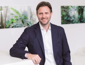 Florian Geuppert verantwortet die Content Group bei Holtzbrinck Digital, unter deren Dach die Selfpublishing-Portale Neobooks und Epubli, das Frage-Antwort-Portal Gutefrage, das Gesundheitsportal Netdoktor.de sowie der digitale Vermarkter Highfivve angesiedelt sind. Seine Recruiting-Strategie erläuterte er diese Woche auf dem „HR Future Day“, den die Akademie der Deutschen Medien und Bommersheim organisieren. (Foto: Holtzbrinck Digital)