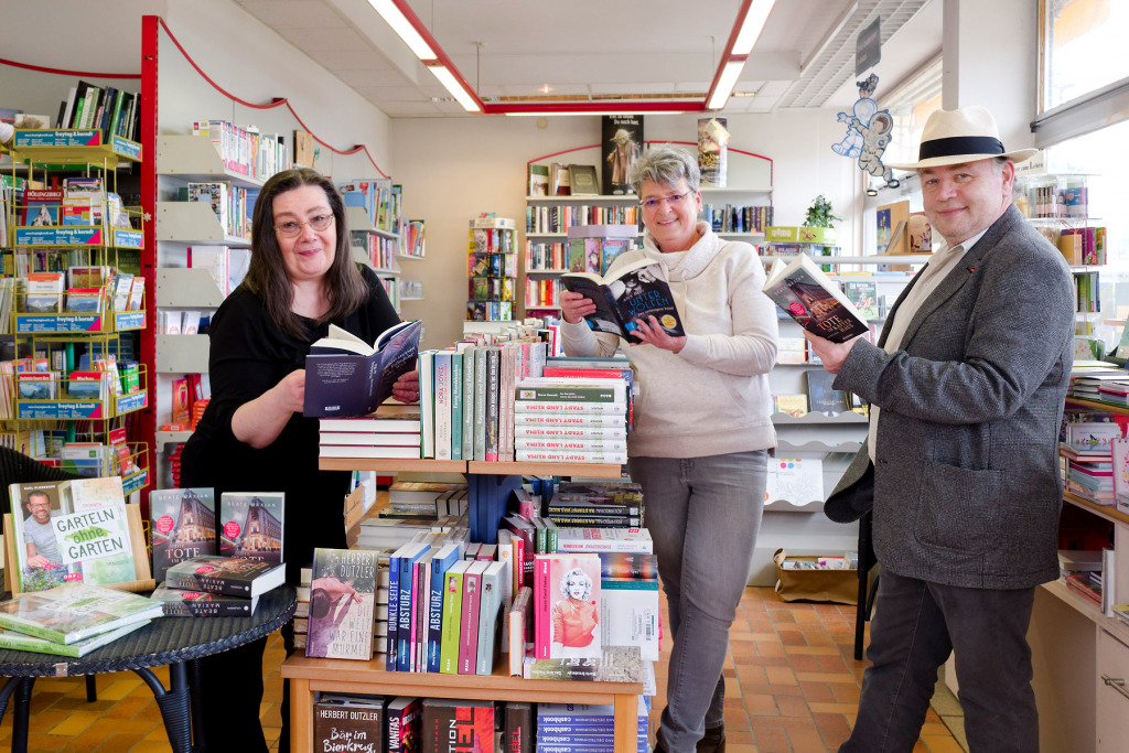 Das Team der Buchhandlung Weidinger freut sich über die Auszeichnung 2021. (Foto: Michael Maritsch)