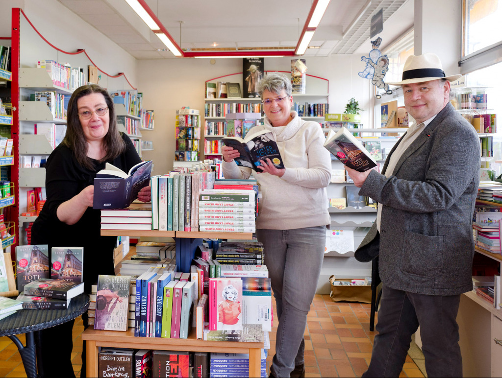 Das Team der Buchhandlung Weidinger freut sich über die Auszeichnung 2021. (Foto: Michael Maritsch)