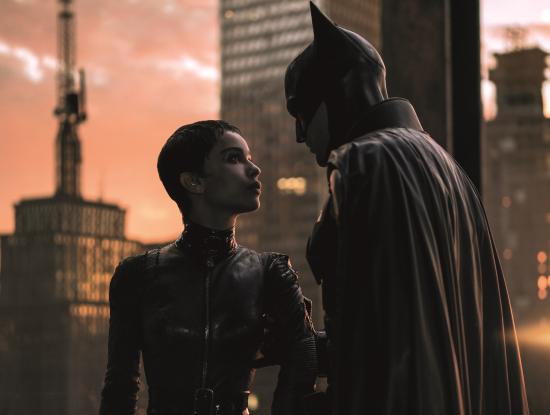 Immer populär: „Batman“ hat als Comic-Figur begonnen und ist heute auch durch die Hollywood-Verfilmungen im Entertainment-Geschäft als Franchise-Marke eine feste Größe. Neu im Kino ist „The Batman“, in dem erstmals Robert Pattinson (Foto) den Rächer aus Gotham City spielt. (Foto: Warner Bros. Entertainment)