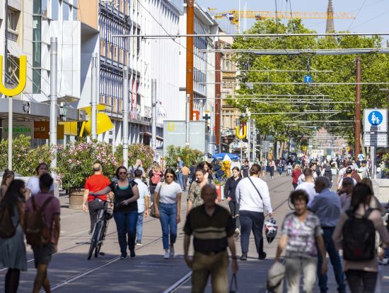 Einkaufsmeile in Karlsruhe: Impression von der Kaiserstraße im Juni 2022 (Foto: Jürgen Rösner)