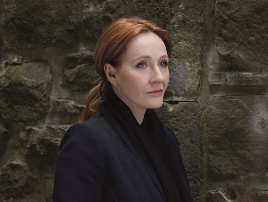 J.K. Rowling schreibt unter dem Pseudonym Robert Galbraith Kriminalromane. (Foto: Photography Debra Hurford Brown © J.K. Rowling 2018)