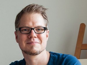 Flix, eigentlich Felix Görmann, ist ein in Berlin lebender Comiczeichner, -autor und Cartoonist, der für verschiedene Zeitungen und Zeitschriften arbeitet. Mit „Das Humboldt-Tier“ hat er nach „Spirou in Berlin“ (Carlsen) zum zweiten Mal eine Ikone des franko-belgischen Comics adaptiert (Foto: Carlsen Verlag/Mari Boman)