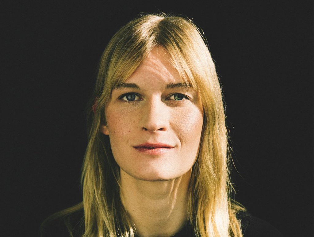 Esther Schüttpelz (Foto: Julia Sellmann / Diogenes Verlag)